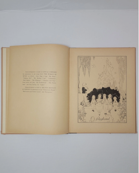 The SING And PLAY BOOK By ETHEL CROWNINSHIELD The BOSTON MUSIC CO. 9449, Published in1938