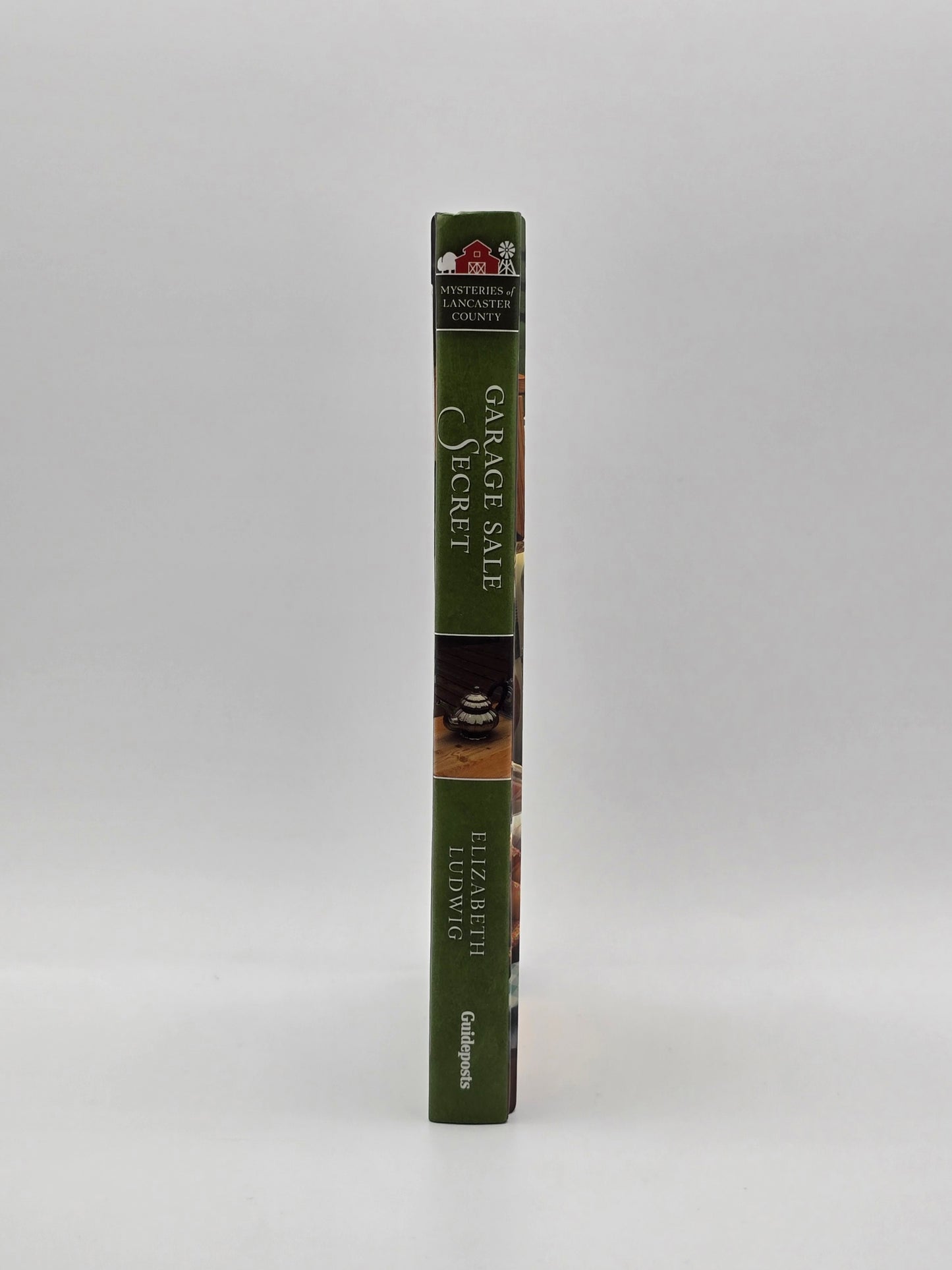Mysteries of Lancaster County, NC.Garage Sale Secret By Elizabeth Ludwig. Hardcover book, New York 2019.