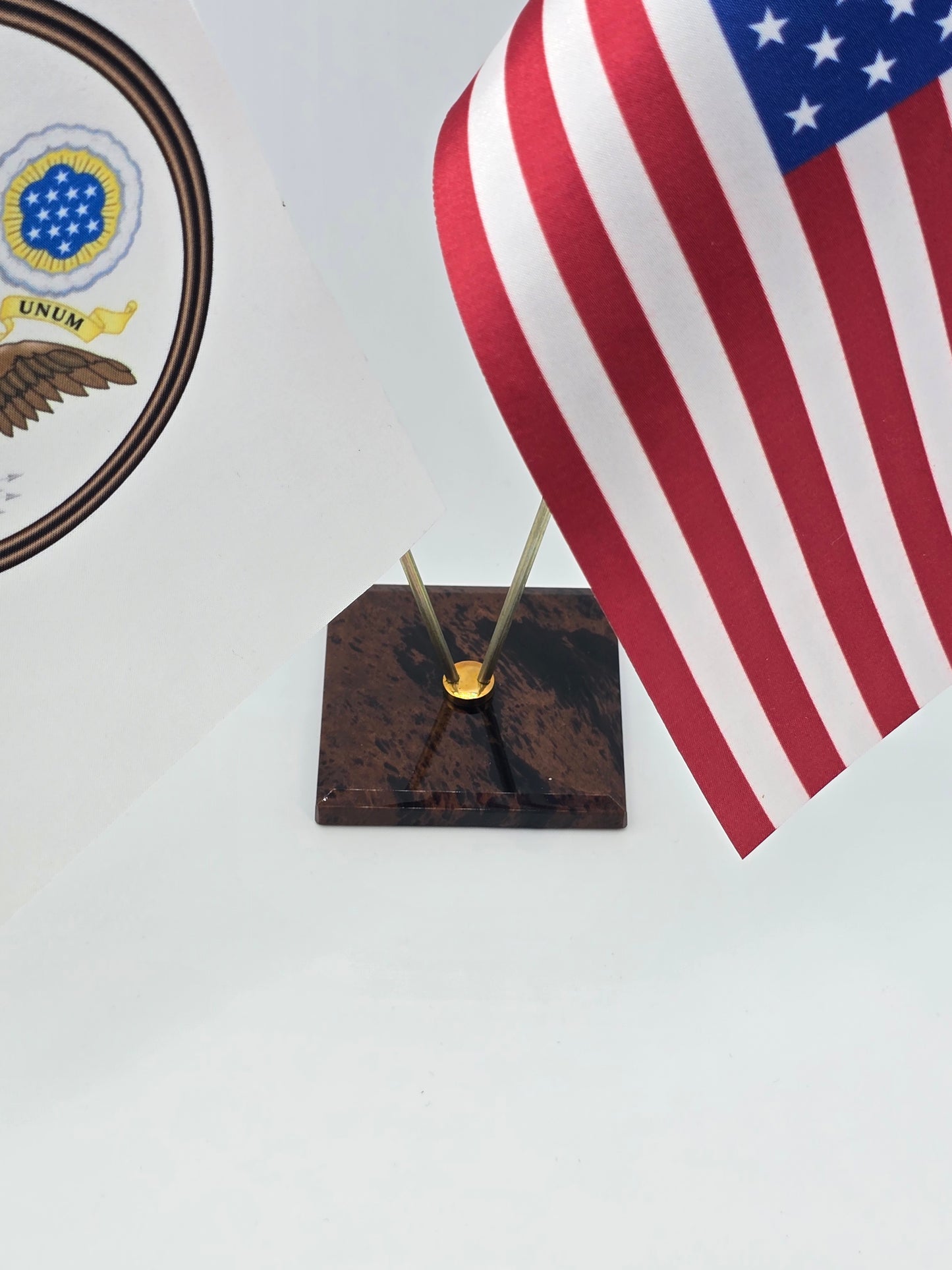 America & American Coat of Arms Desk Flags