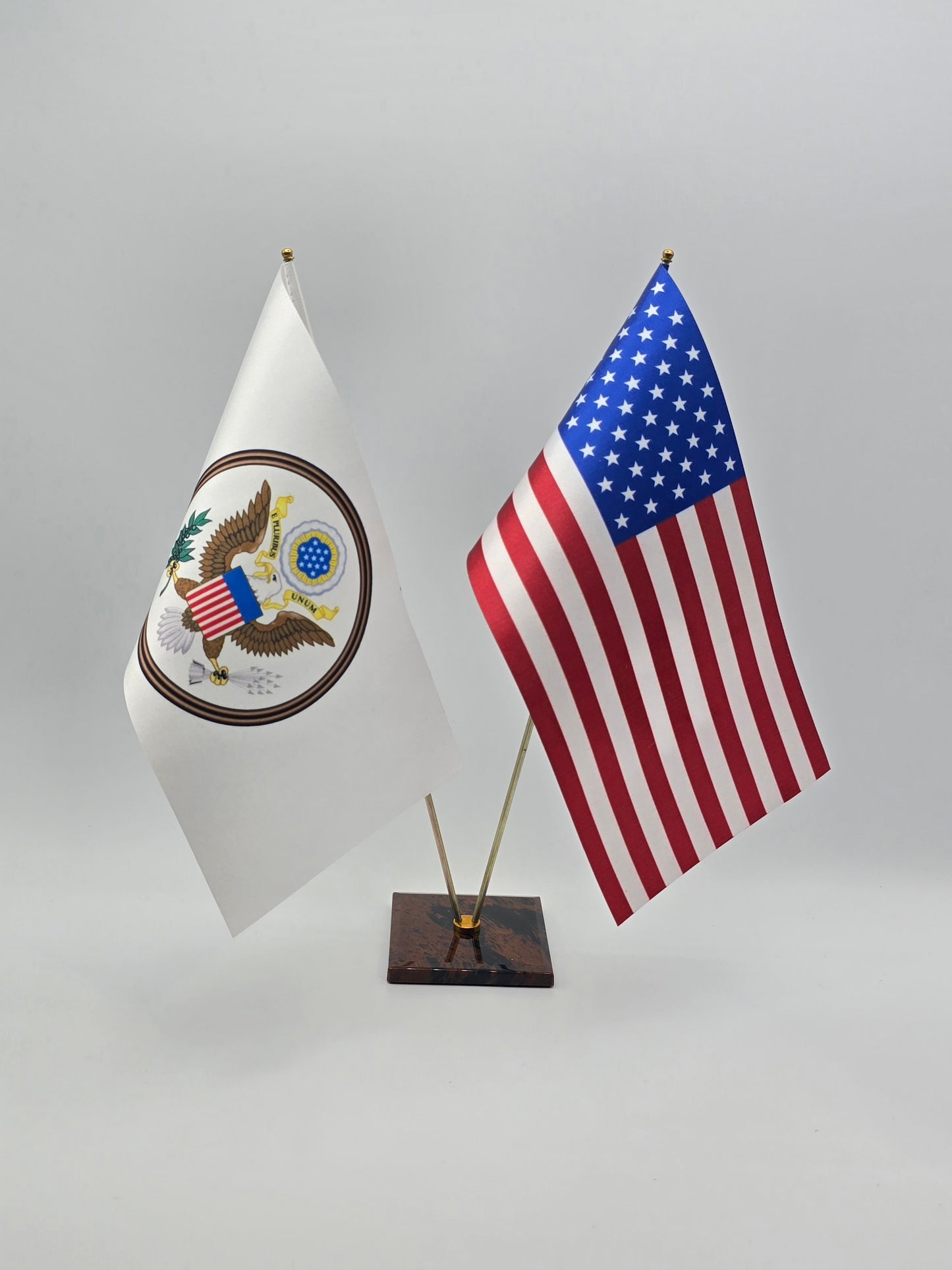 America & American Coat of Arms Desk Flags