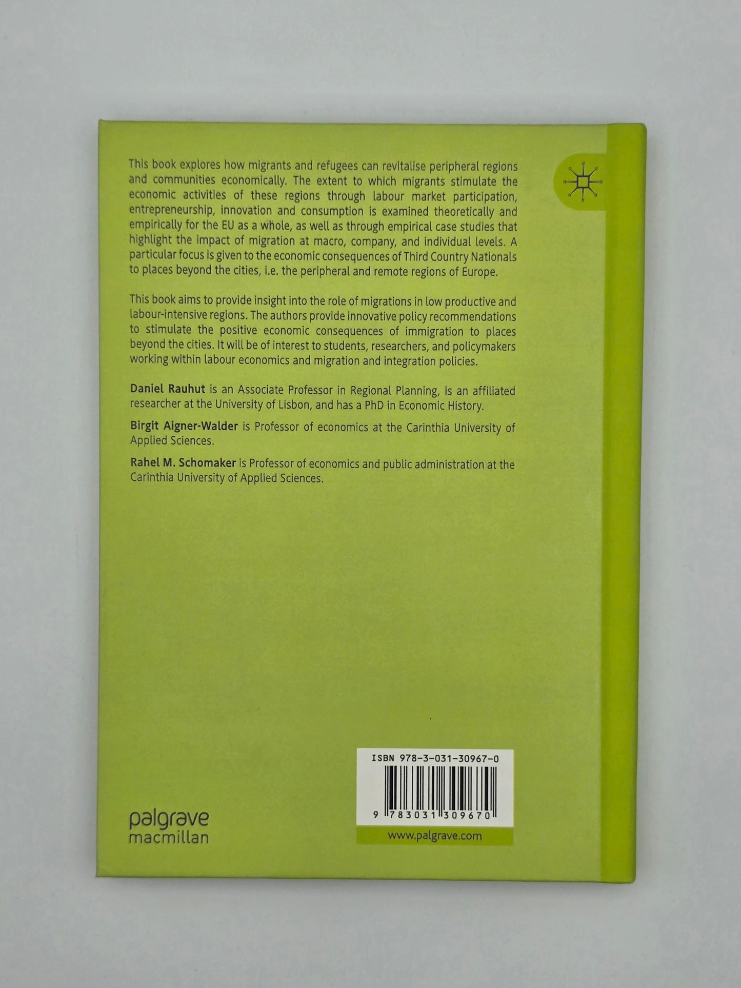 The Economics of Immigration Beyond the Cities : Theoretical Perspectives