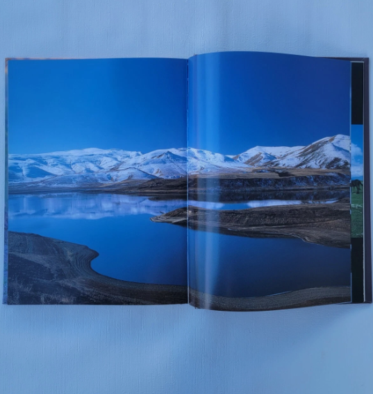 Out of Stone : Armenia and Artsakh by Robert Kurkjian and Matthew Karanian 1999