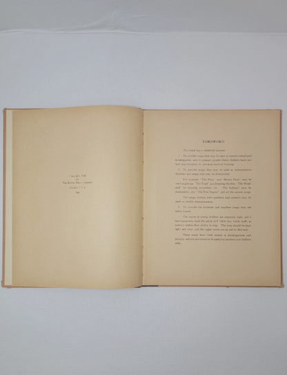 The SING And PLAY BOOK By ETHEL CROWNINSHIELD The BOSTON MUSIC CO. 9449, Published in1938