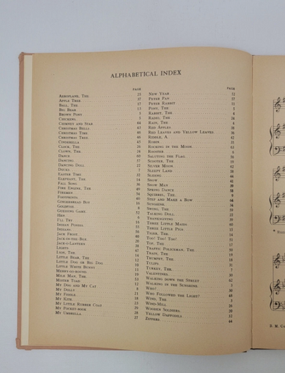 The SING And PLAY BOOK By ETHEL CROWNINSHIELD The BOSTON MUSIC CO. 9449, Published in1938