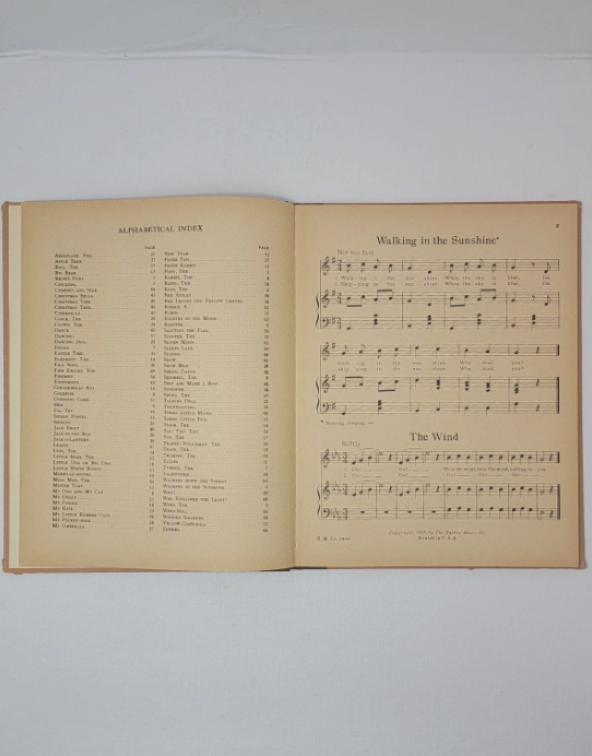 The SING And PLAY BOOK By ETHEL CROWNINSHIELD The BOSTON MUSIC CO. 9449, Published in1938