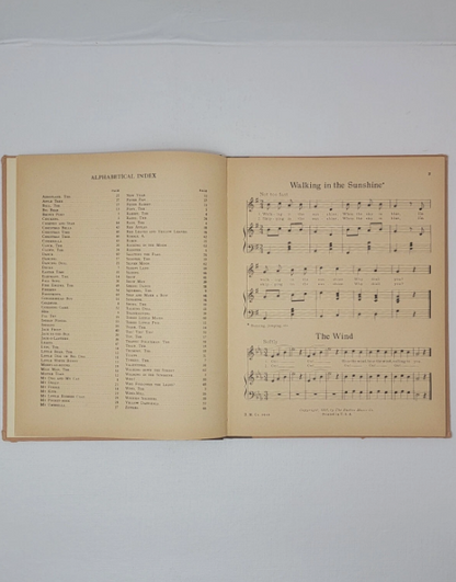 The SING And PLAY BOOK By ETHEL CROWNINSHIELD The BOSTON MUSIC CO. 9449, Published in1938