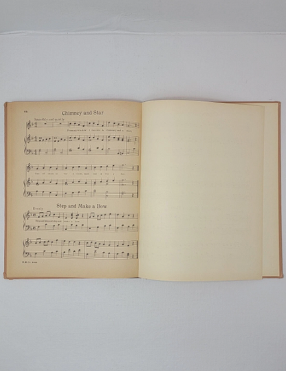 The SING And PLAY BOOK By ETHEL CROWNINSHIELD The BOSTON MUSIC CO. 9449, Published in1938